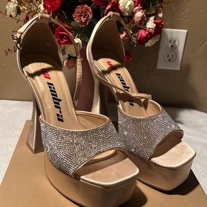 Nute Satin  heels size 7